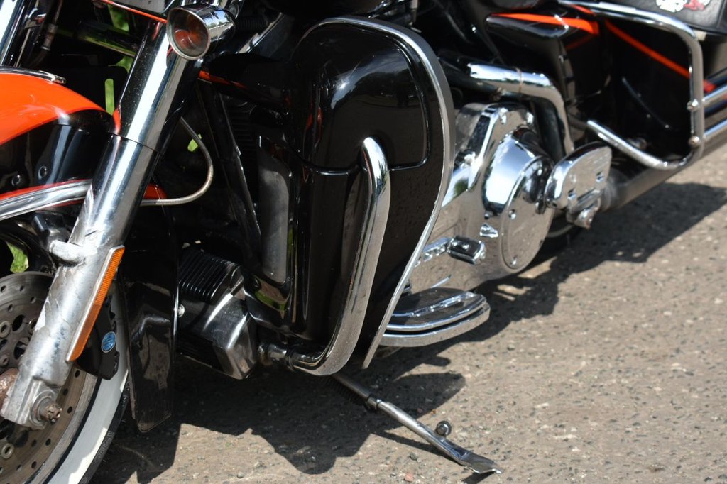 Harley-Davidson FLHTCUSE UL CLASSIC SCREAMIN E