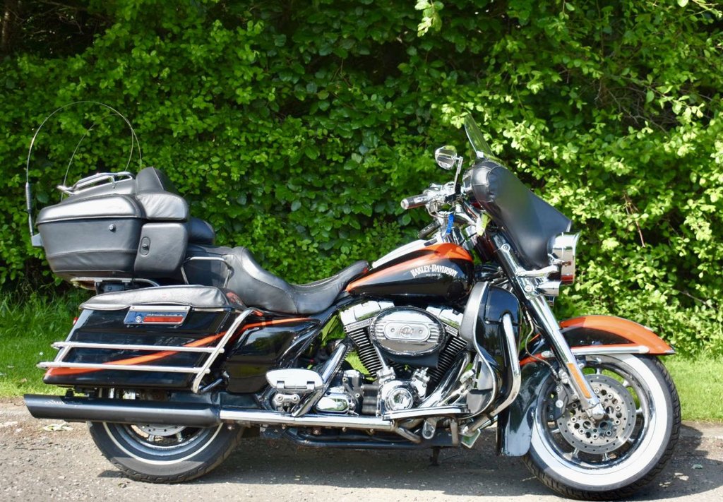 Harley-Davidson FLHTCUSE UL CLASSIC SCREAMIN E