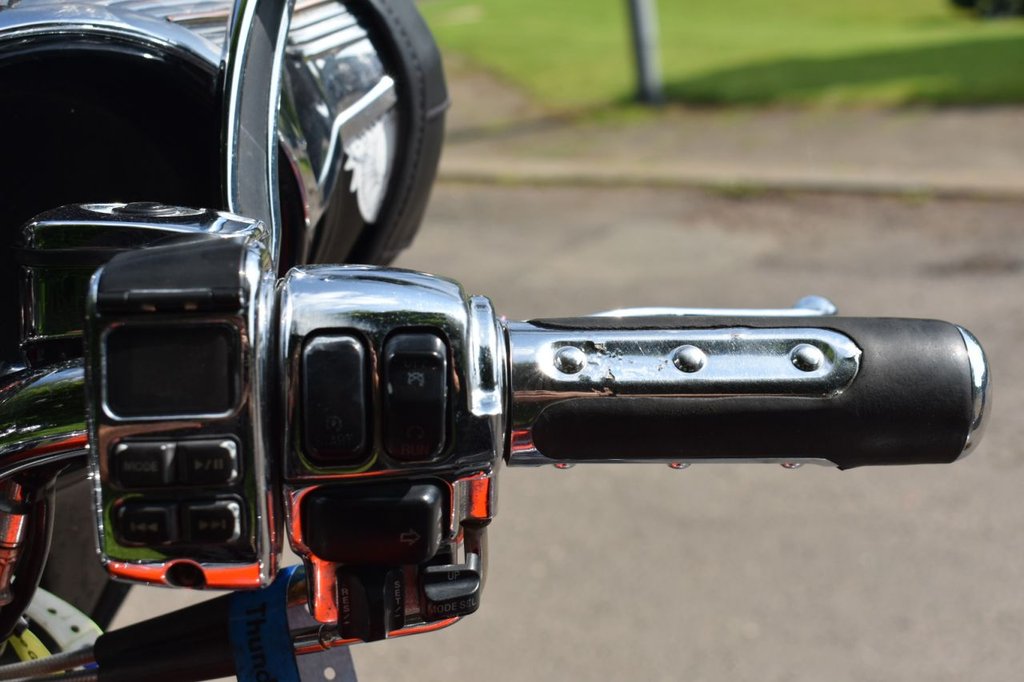 Harley-Davidson FLHTCUSE UL CLASSIC SCREAMIN E