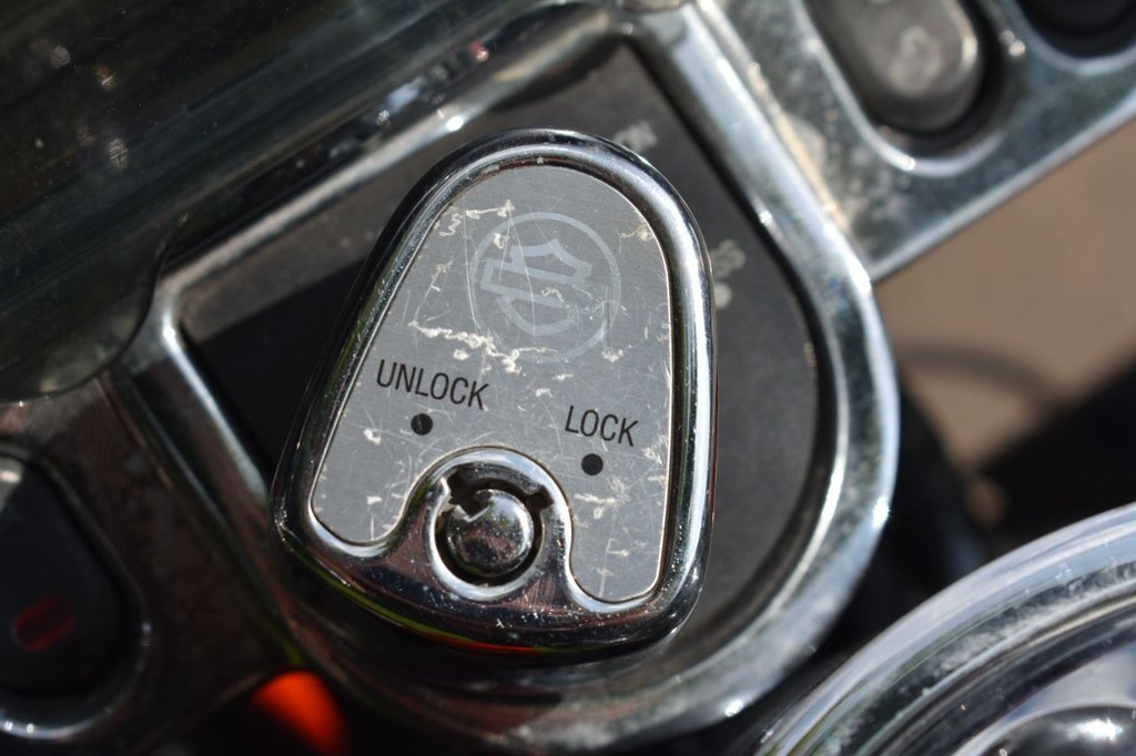 Harley-Davidson FLHTCUSE UL CLASSIC SCREAMIN E