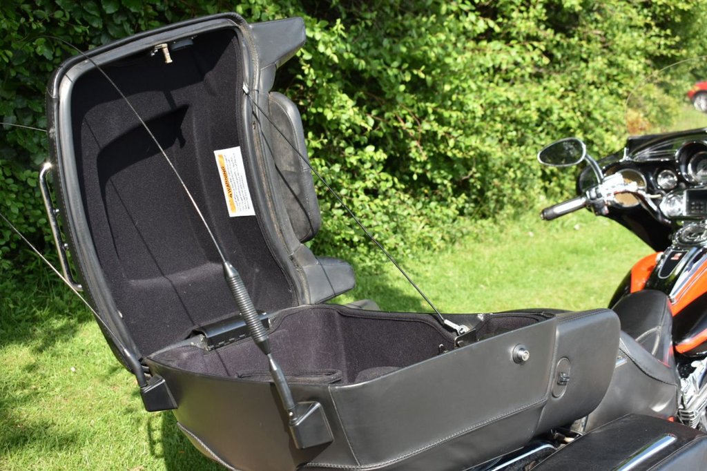 Harley-Davidson FLHTCUSE UL CLASSIC SCREAMIN E