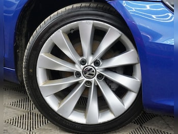 Used Volkswagen Scirocco 2015 for sale - 78543829: Photo