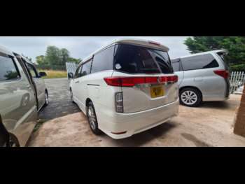 Used Nissan Elgrand 2010 for sale - 73437021: Photo