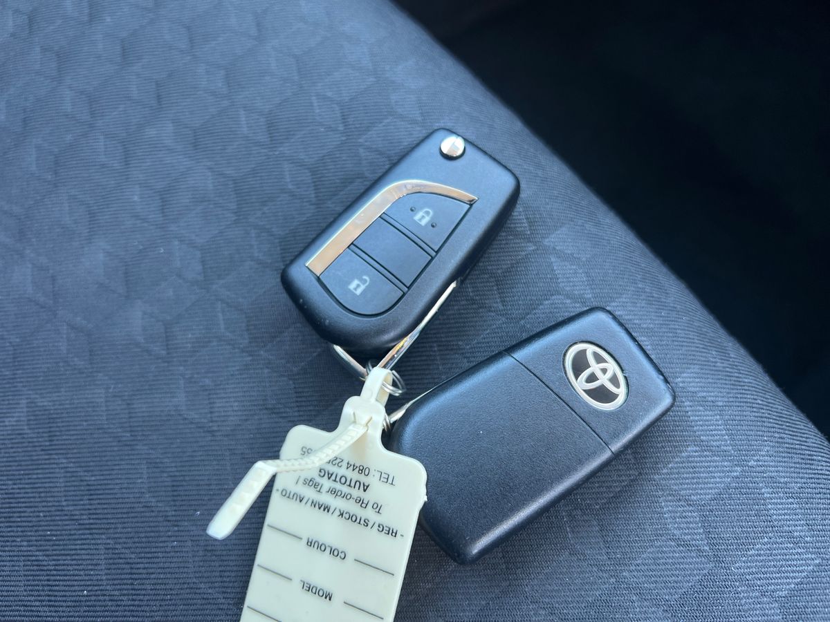 Used Toyota Yaris 2021 for sale - 78152509: Photo 34