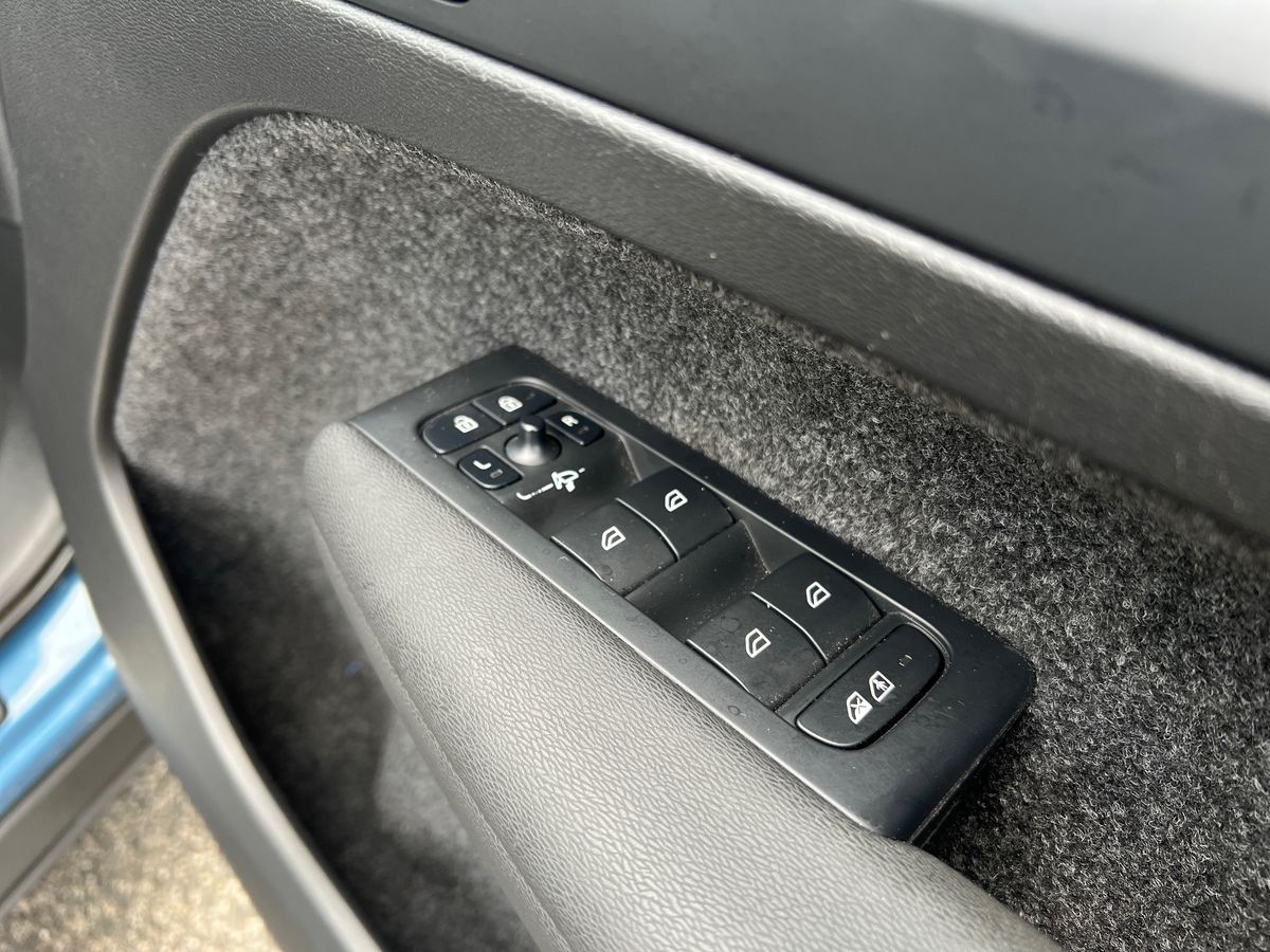 Used Volvo XC40 2023 for sale - 76568139: Photo 29