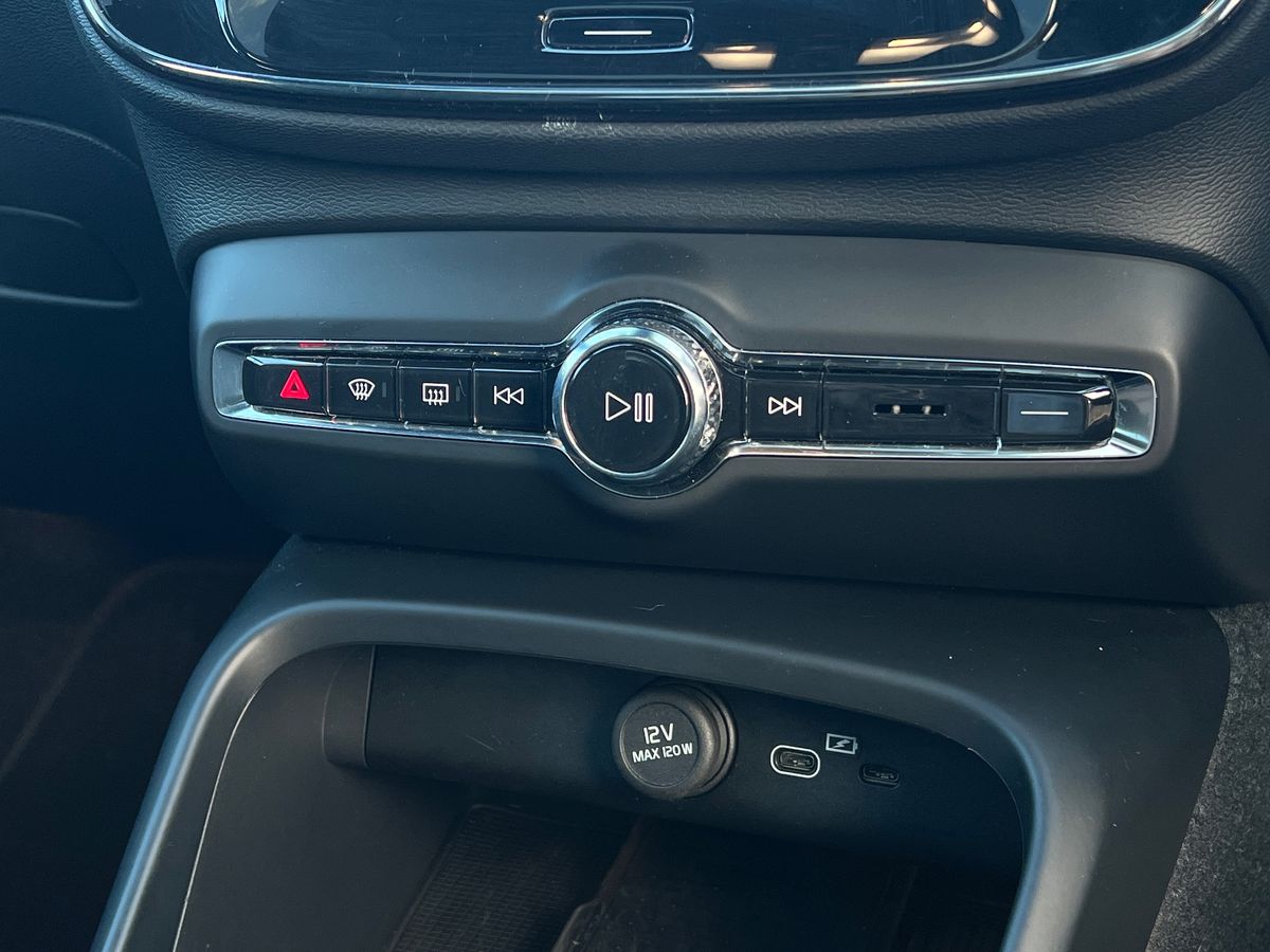 Used Volvo XC40 2023 for sale - 76568139: Photo 35