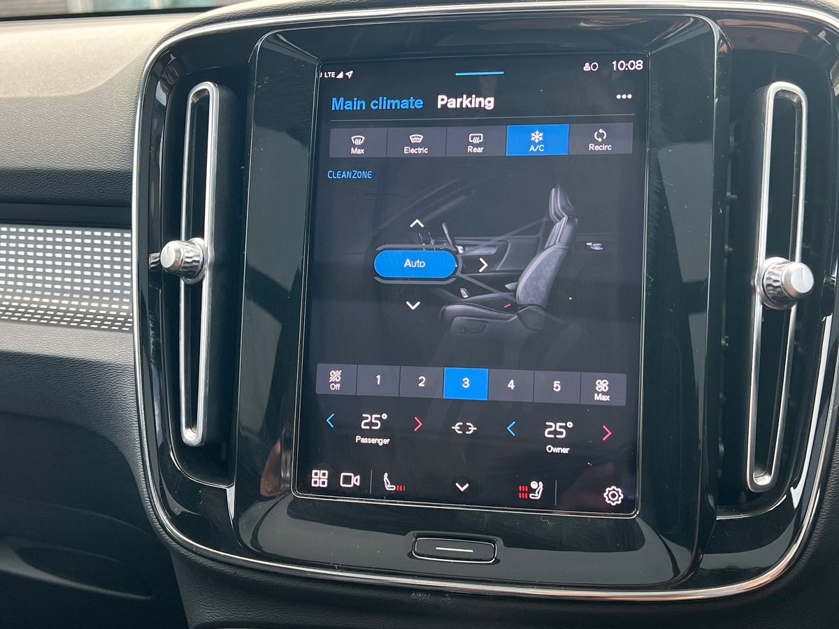 Used Volvo XC40 2023 for sale - 76568139: Photo 43