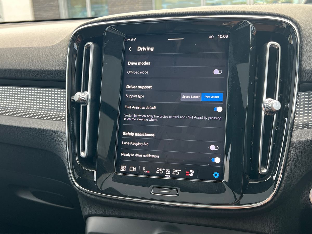 Used Volvo XC40 2023 for sale - 76568139: Photo 44