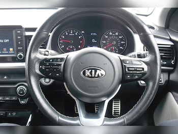 Used Kia Stonic 2018 for sale - 75335826: Photo