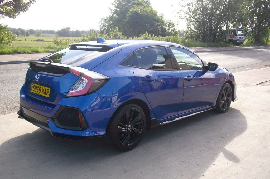 Used Honda Civic 2018 for sale - 76055876: Photo 6