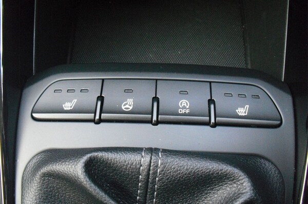 Used Kia Stonic 2018 for sale - 76055879: Photo 14