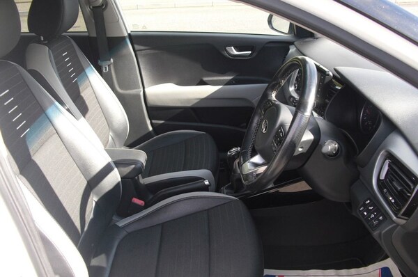 Used Kia Stonic 2018 for sale - 76055879: Photo 18