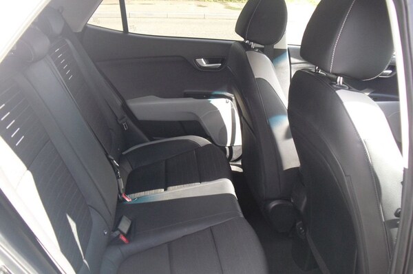 Used Kia Stonic 2018 for sale - 76055879: Photo 19