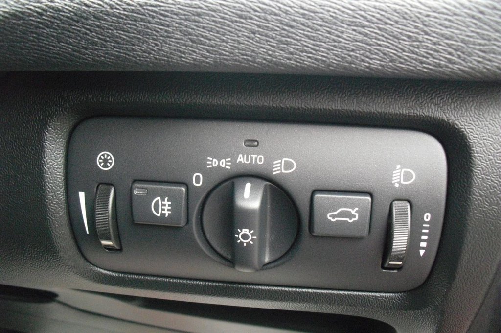 Used Volvo V40 2015 for sale - 78097225: Photo 13