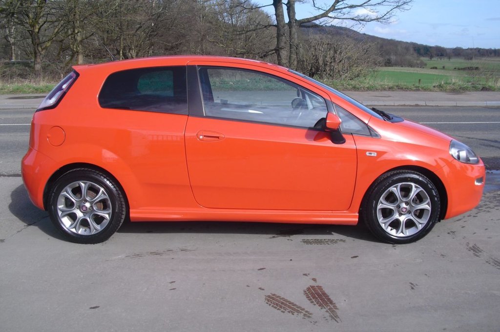 Used Fiat Punto 2014 for sale - 77936412: Photo 2