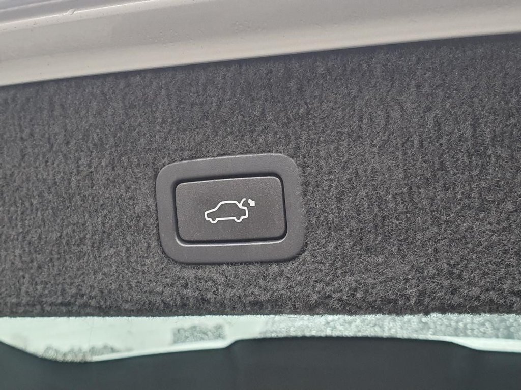 Used Volvo XC70 2011 for sale - 77422335: Photo 11