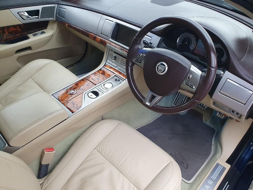 Used Jaguar XF 2010 for sale - 77262950: Photo 9