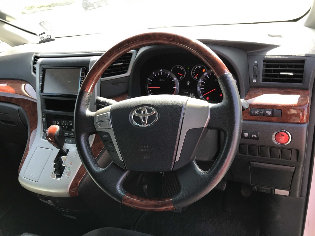 Used Toyota Vellfire 2010 for sale - 76344257: Photo 10