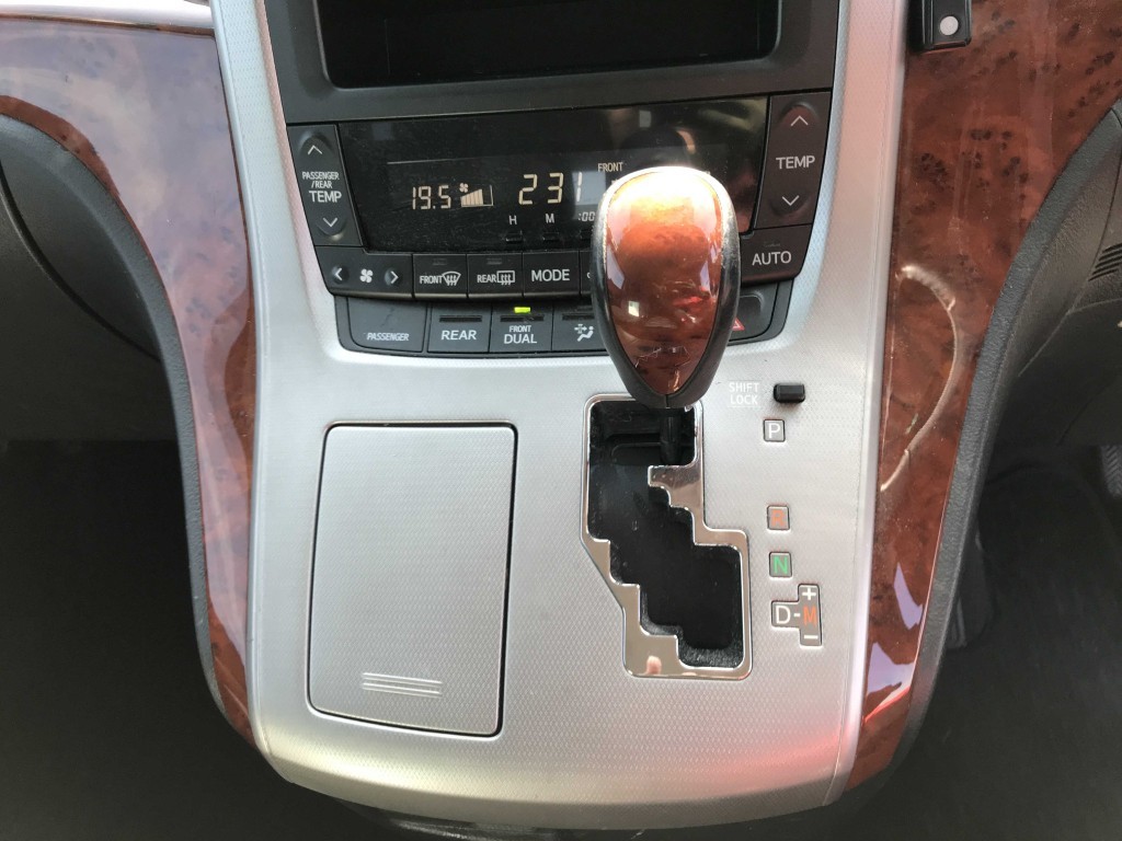Used Toyota Vellfire 2010 for sale - 76344257: Photo 16