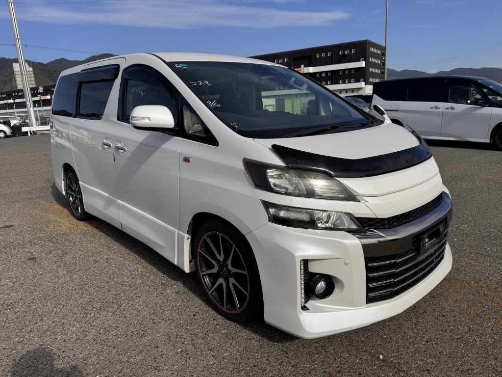 Used Toyota Vellfire 2013 for sale - 76557111: Photo 2