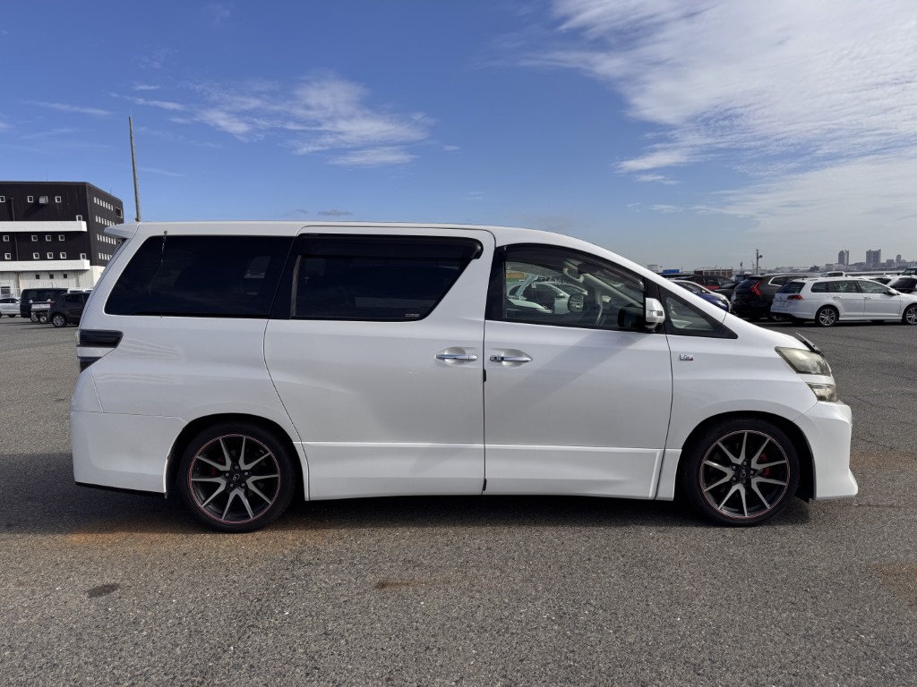 Used Toyota Vellfire 2013 for sale - 76557111: Photo 4
