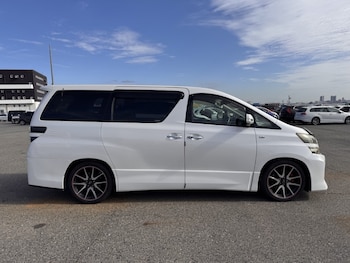 Used Toyota Vellfire 2013 for sale - 76557111: Photo