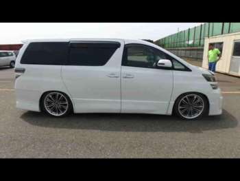 Used Toyota Vellfire 2013 for sale - 74510539: Photo