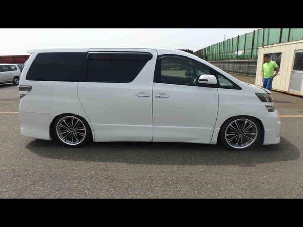 Used Toyota Vellfire 2013 for sale - 75570145: Photo 4