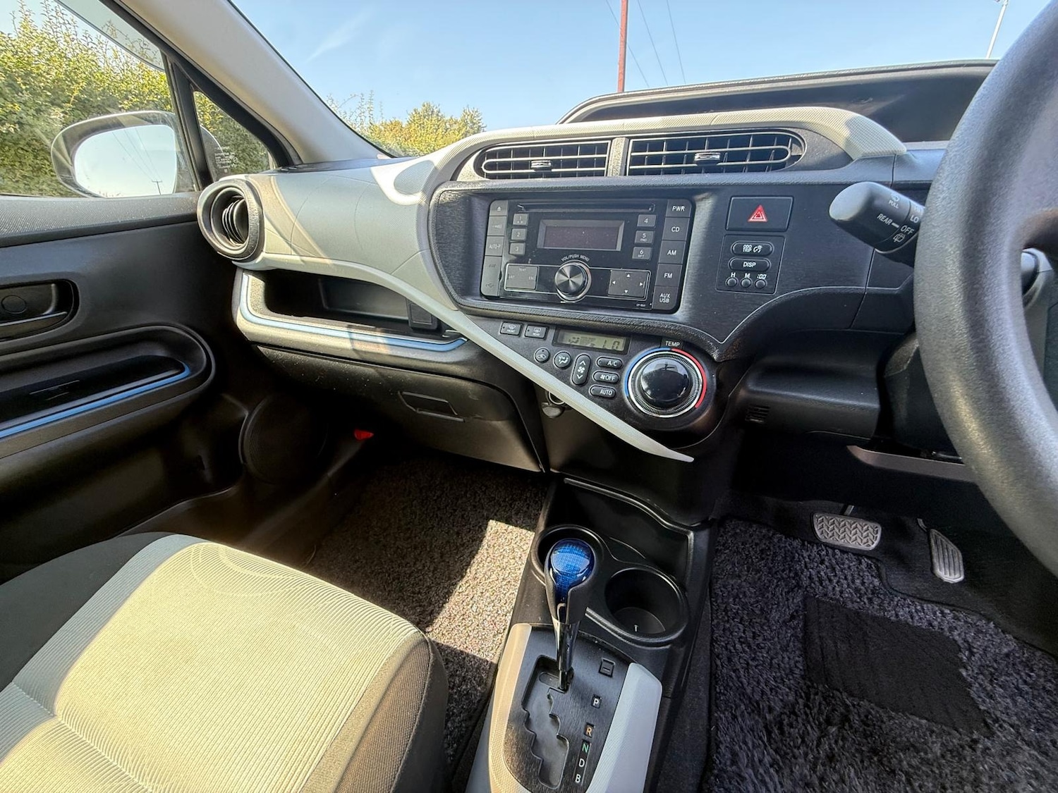 Used Toyota Aqua 2014 for sale - 76973959: Photo 24