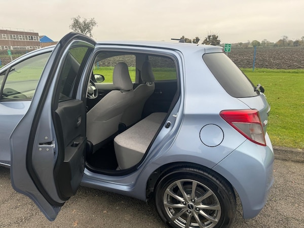 Used Toyota Vitz 2024 for sale - 76330993: Photo 15