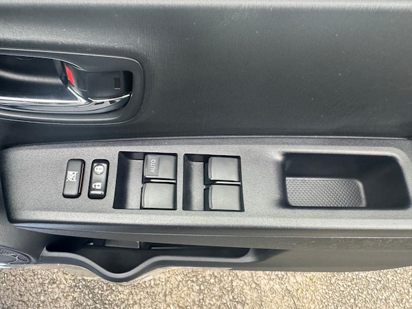 Used Toyota Vitz 2024 for sale - 76330993: Photo 19