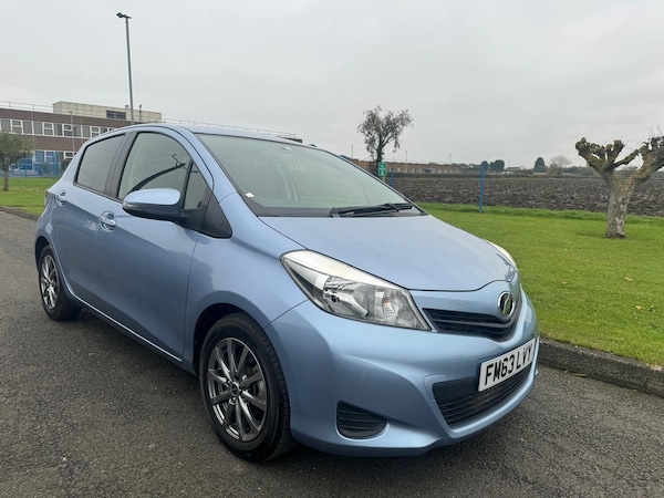 Used Toyota Vitz 2024 for sale - 76330993: Photo 1