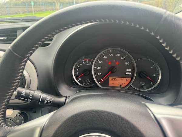 Used Toyota Vitz 2024 for sale - 76330993: Photo 20