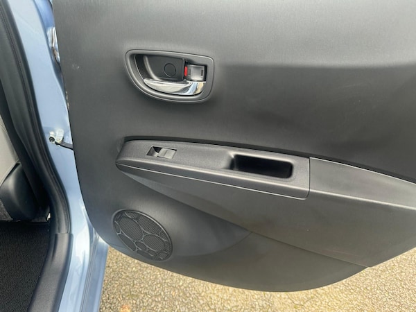 Used Toyota Vitz 2024 for sale - 76330993: Photo 24