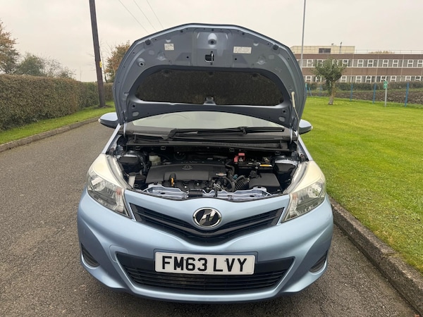 Used Toyota Vitz 2024 for sale - 76330993: Photo 30