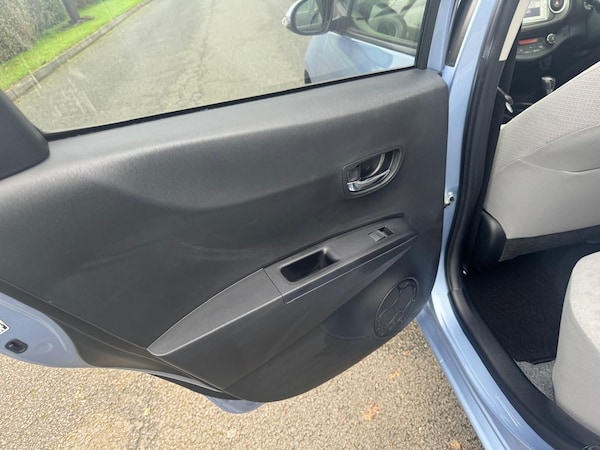 Used Toyota Vitz 2024 for sale - 76330993: Photo 35