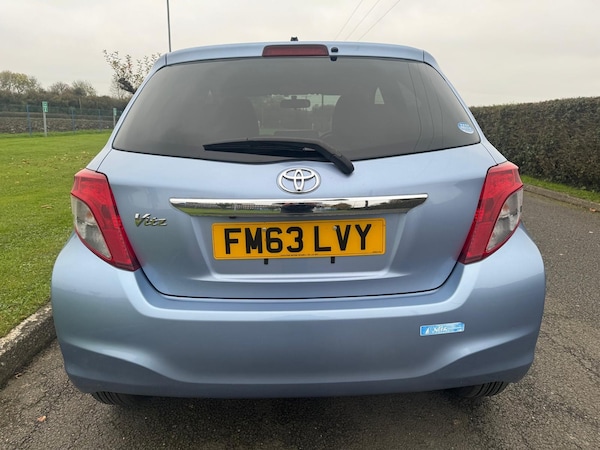 Used Toyota Vitz 2024 for sale - 76330993: Photo 6