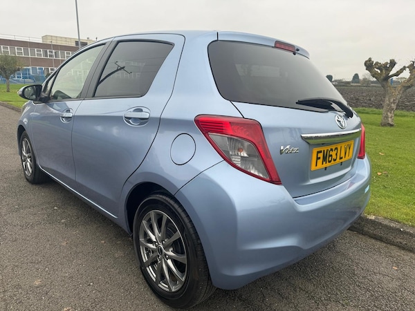 Used Toyota Vitz 2024 for sale - 76330993: Photo 9