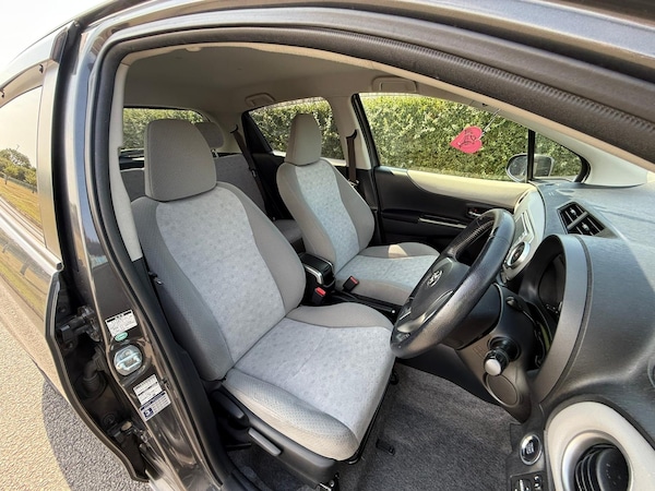 Used Toyota Vitz 2024 for sale - 75568761: Photo 16