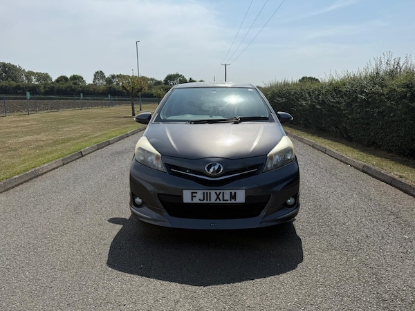 Used Toyota Vitz 2024 for sale - 75568761: Photo 2