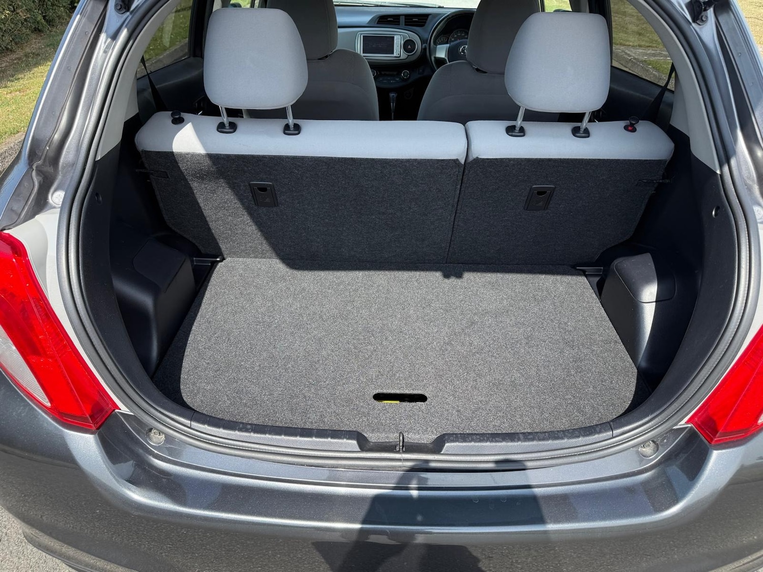 Used Toyota Vitz 2024 for sale - 76504752: Photo 10