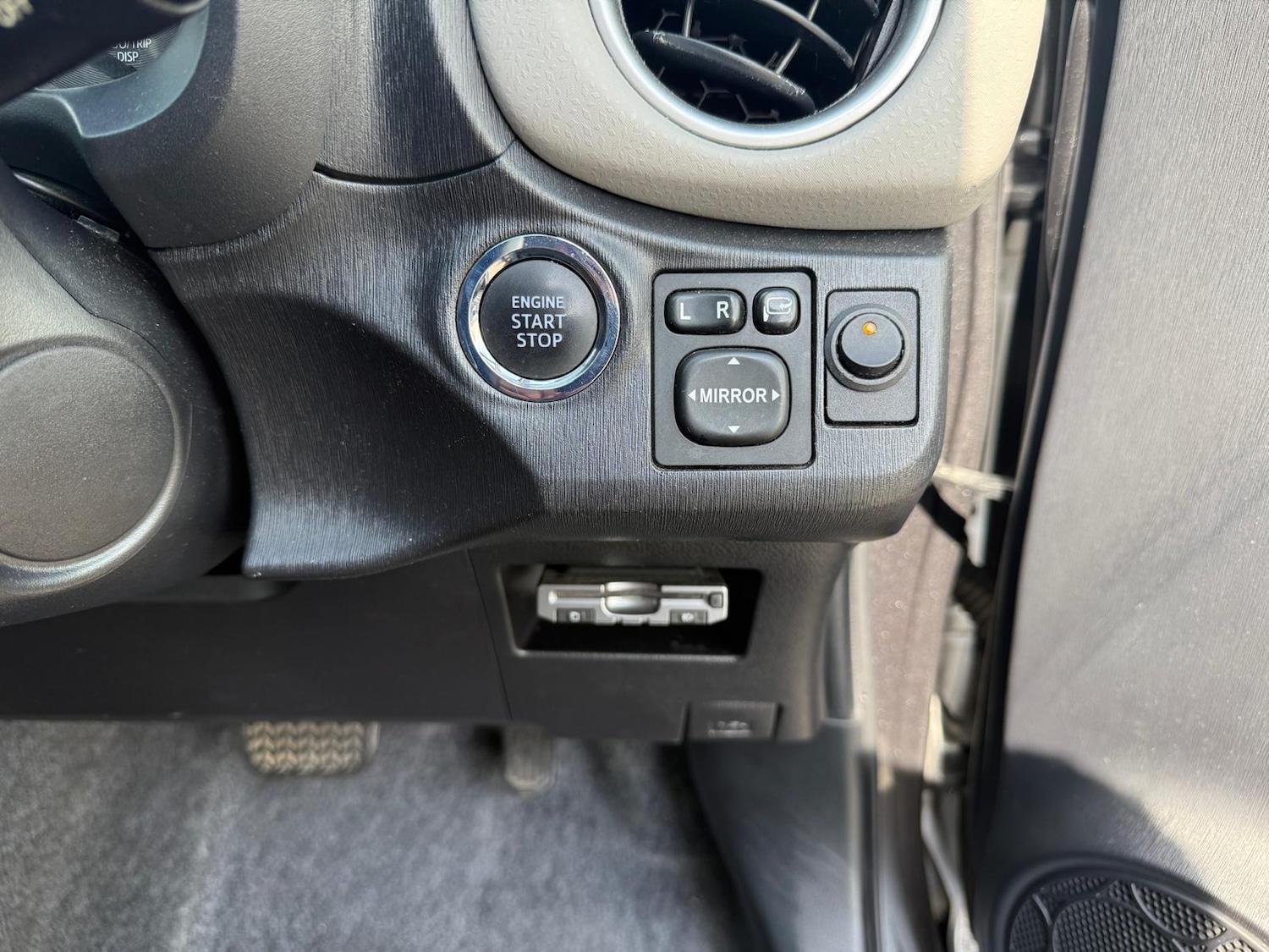 Used Toyota Vitz 2024 for sale - 76504752: Photo 22