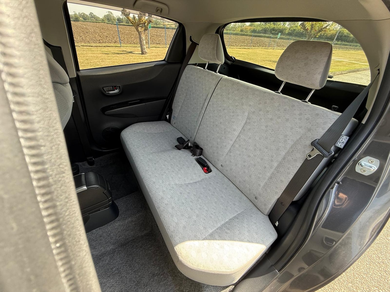 Used Toyota Vitz 2024 for sale - 76504752: Photo 27