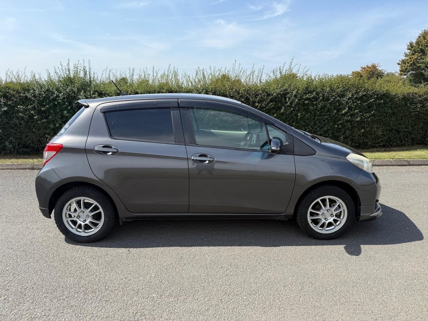 Used Toyota Vitz 2024 for sale - 76504752: Photo 4