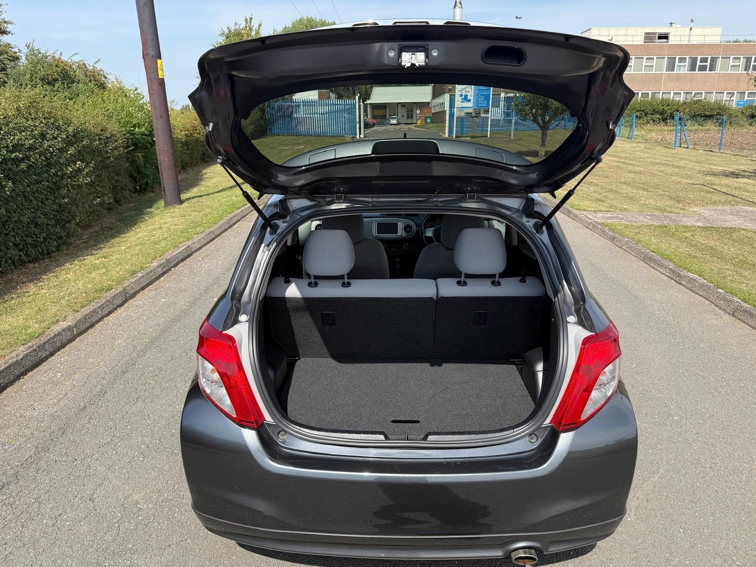 Used Toyota Vitz 2024 for sale - 76504752: Photo 9