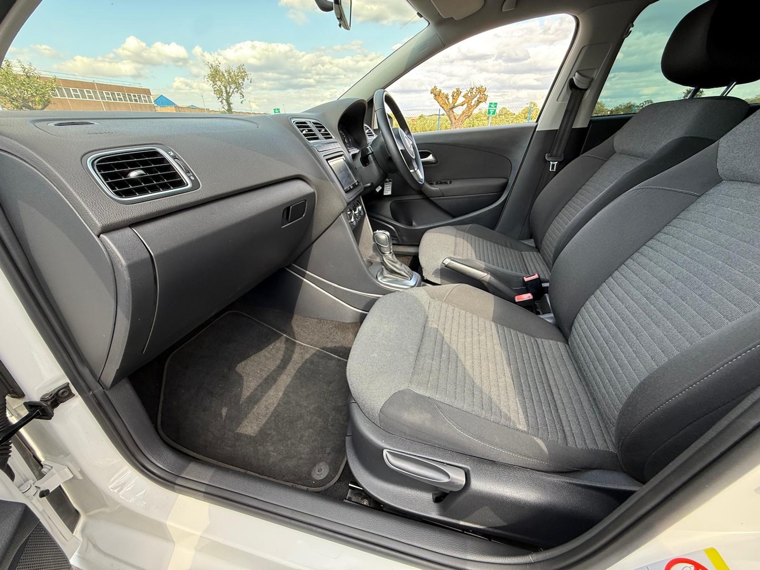 Used Volkswagen Polo 2014 for sale - 76859582: Photo 17