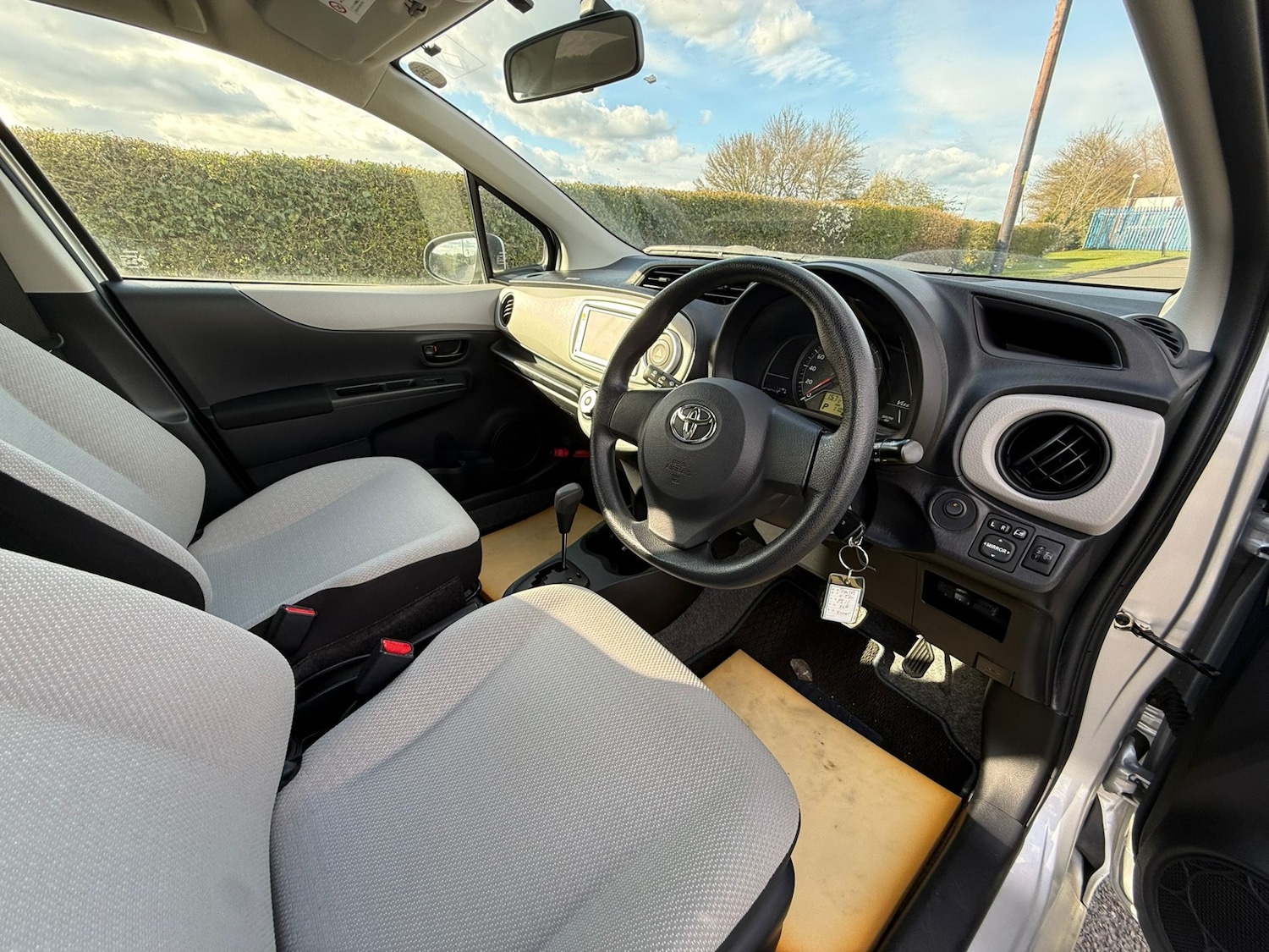 Used Toyota Yaris 2011 for sale - 77078092: Photo 16