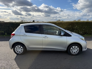 Used Toyota Yaris 2011 for sale - 77078092: Photo