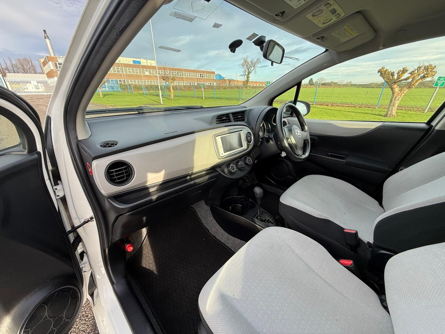 Used Toyota Yaris 2014 for sale - 77003047: Photo 20