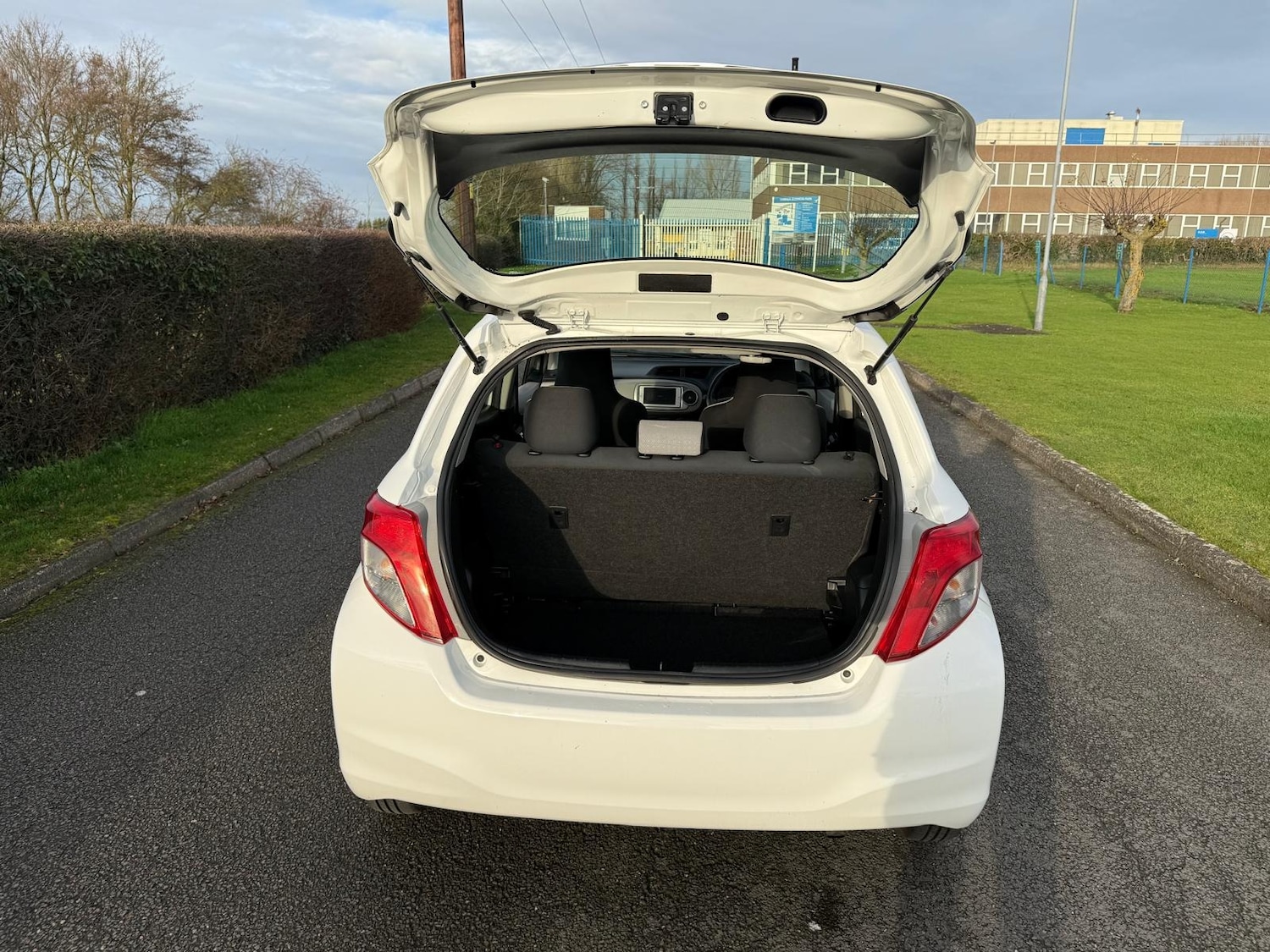 Used Toyota Yaris 2014 for sale - 77003047: Photo 9